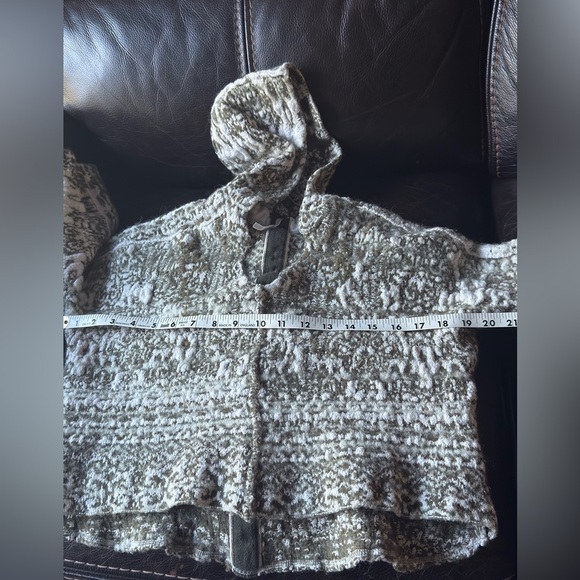 Free People Oversized Hooded Boho crop top Sweater Olive Green Soft Knit Sz XS - Picture 6 of 12